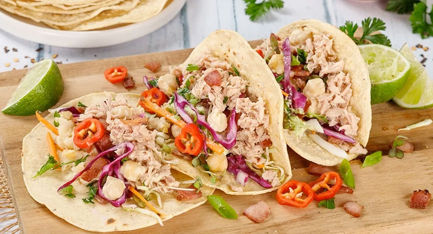 Taquitos de lomos de atún con garbanzos