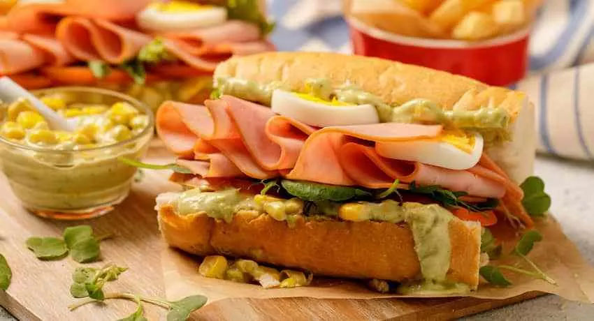 Sandwich de Jamón y Aguacate